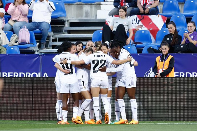 Archivo - Las jugadoras del Real Madrid celebrando un gol