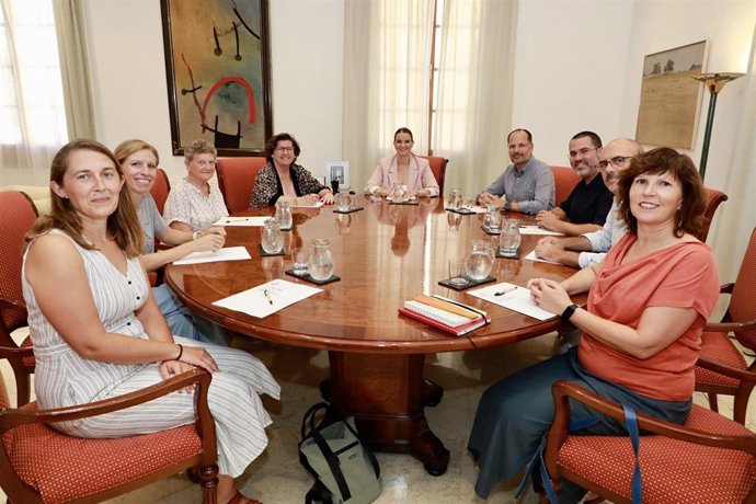 Reunión de la presidenta del Govern, Marga Prohens, con representantes de EAPN.