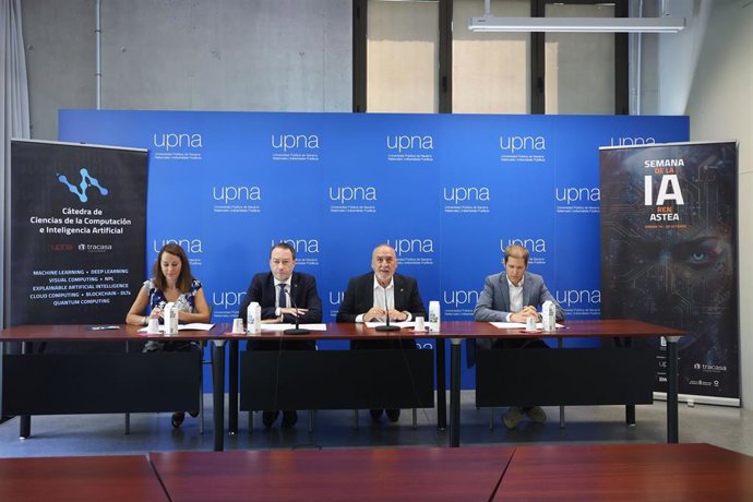 De izda a dcha: Mar González, el rector Gonzalo, el consejero Cigudosa y Mikel Galar.