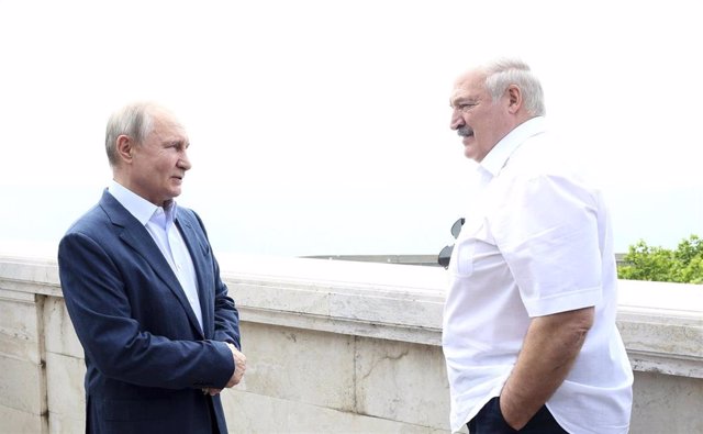Archivo - Los presidentes de Rusia y Bielorrusia, Vladimir Putin y Alexander Lukashenko.