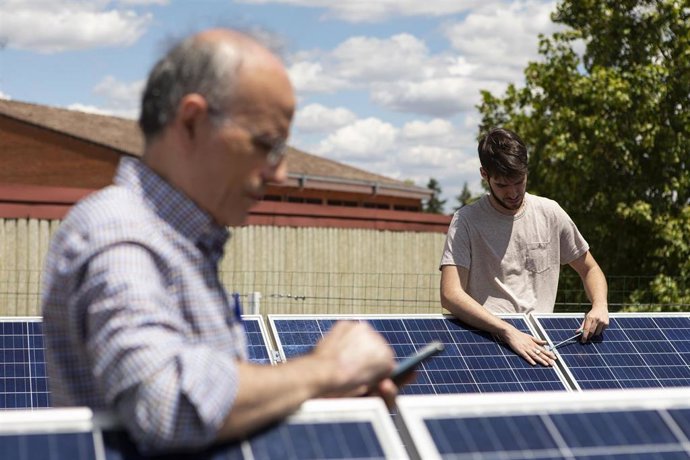 Archivo - Participantes en la convocatoria de Ayudas Dualiza para proyectos de FP