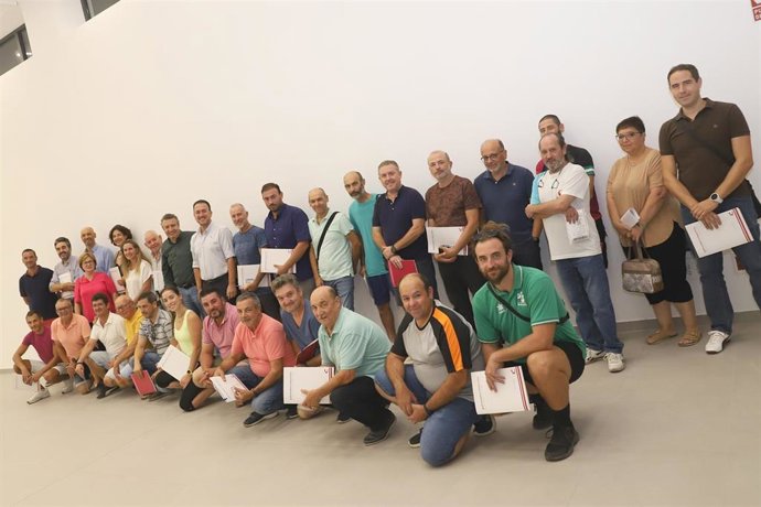 Acto de entrega de las ayudas del Ayuntamiento de La Rinconada a clubes y deportistas locales.