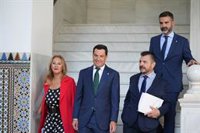 Moreno reta a Espadas a acompañarle a defender la igualdad entre españoles y le avisa: "A más Sánchez, menos Andalucía"