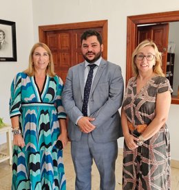 Inmaculada Olivero con el alcalde de Arcos.