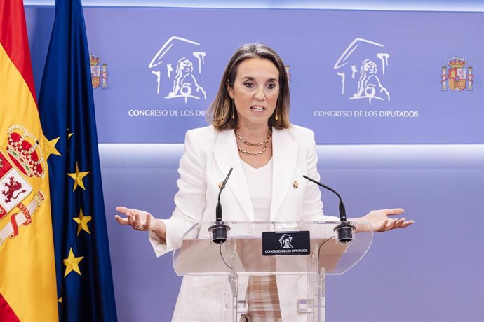 La portavoz del PP en el Congreso, Cuca Gamarra, durante una rueda de prensa posterior a la reunión de la Junta de Portavoces, en el Congreso de los Diputados, a 14 de septiembre de 2023, en Madrid (España).