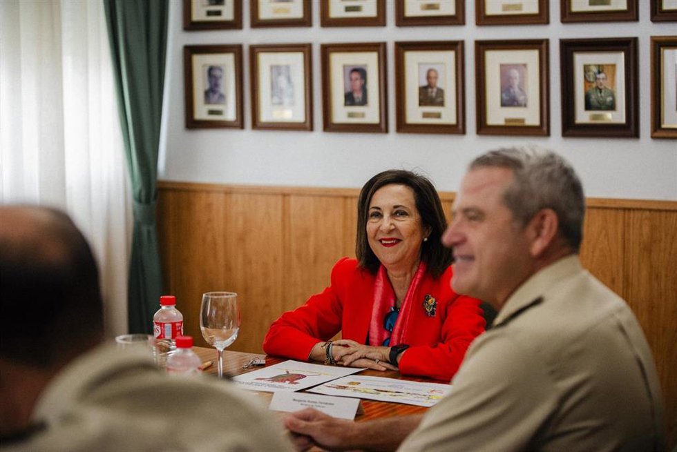 La ministra de Defensa, Margarita Robles, visita las instalaciones del PCMMI, Parque y Centro de Mantenimiento de Material de Ingenieros en Guadalajara.