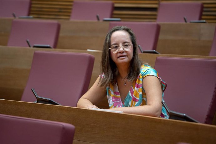 La nueva diputada del Grupo Parlamentario Popular, Mar Galcerán, tras recoger su acta como parlamentaria de Les Corts