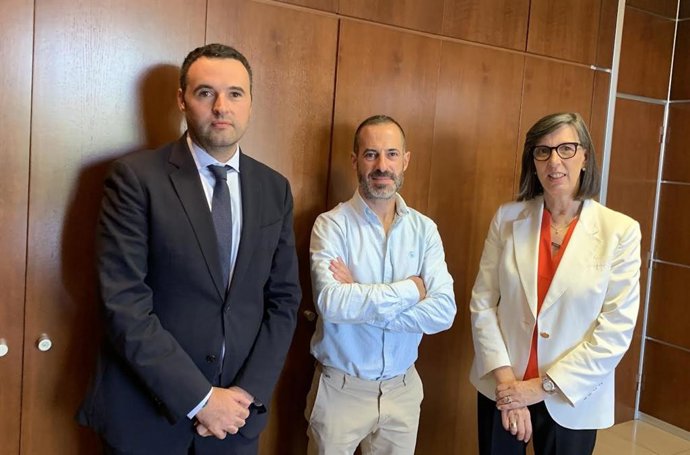 Guillermo Peláez, Ángel García y Nieves Roqueñí