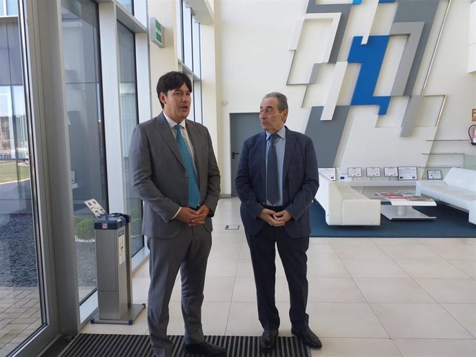 Visita del consejero de Ciencia, Empresas, Formación y Empleo del Principado de Asturias, Borja Sánchez, a la empresa TSK, acompañado de su fundador, Sabino García, en el Parque Científico y Tecnológico de Gijón.