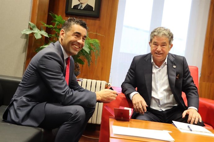 El presidente de la Diputación de Pontevedra, Luis López, y el alcalde de la ciudad, Miguel Anxo Fernández Lores