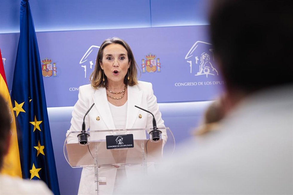 La portavoz del PP en el Congreso, Cuca Gamarra, durante una rueda de prensa posterior a la reunión de la Junta de Portavoces, en el Congreso de los Diputados, a 14 de septiembre de 2023, en Madrid (España).