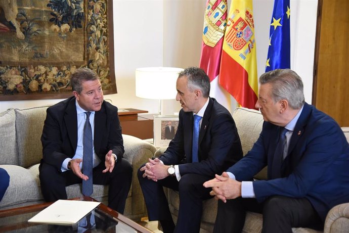 El alcalde de Puertollano (Ciudad Real), Miguel Ángel Ruiz, se reúne con el presidente regional, Emiliano García-Page.