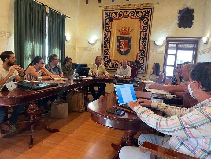 El responsable de Asistencia a Municipios de la Diputación de Cádiz, Antonio Aragón, visita el Ayuntamiento de Grazalema