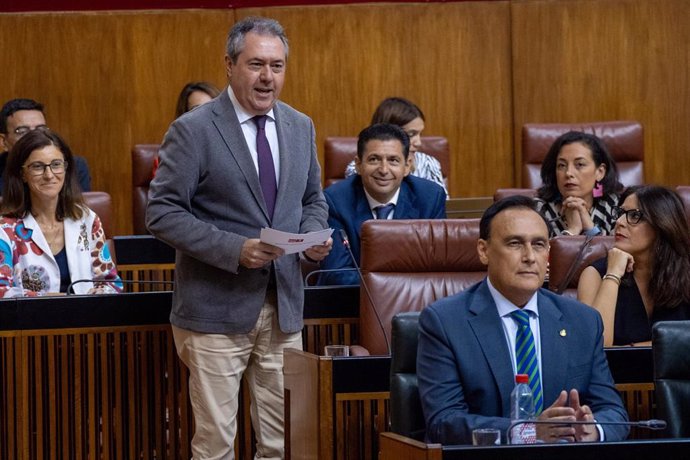 El secretario general del PSOE de Andalucía y Portavoz del Grupo Parlamentario Socialista, Juan Espadas, , durante su intervención en la sesión de control al Gobierno en la segunda jornada del Pleno del Parlamento andaluz. A 14 de septiembre de 2023, en