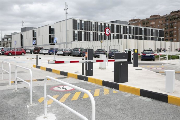 Archivo - Aparcamiento disuasorio de Mendebaldea.