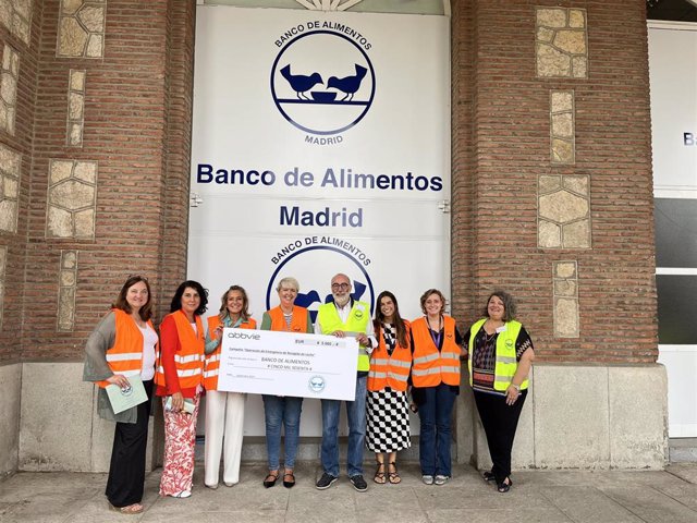 Imagen de la entrega de la donación.