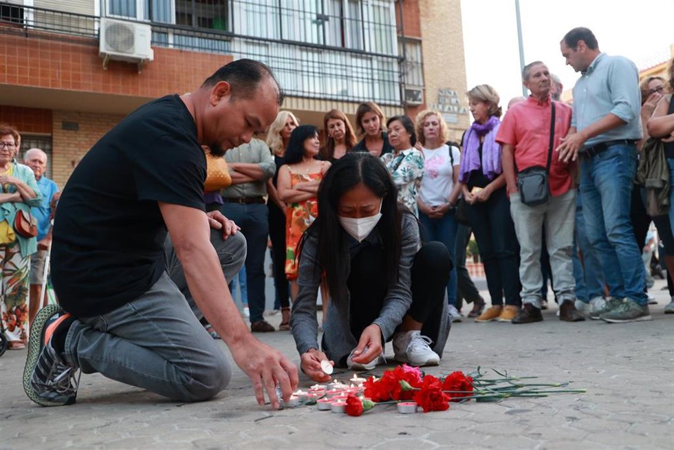 Concentración vecinal en la calle Niña de la Alfalfa por el último crimen de violencia machista
