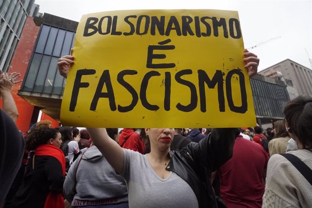 Archivo - Manifestación en apoyo del Gobierno de Brasil tras los ataques del 8 de enero.