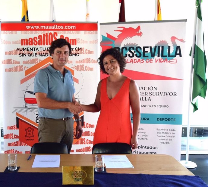 La presidenta de la Asociación BCS Sevilla, Rocío Fernández, y el presidente de Masaltos.Com, Antonio Fagundo.
