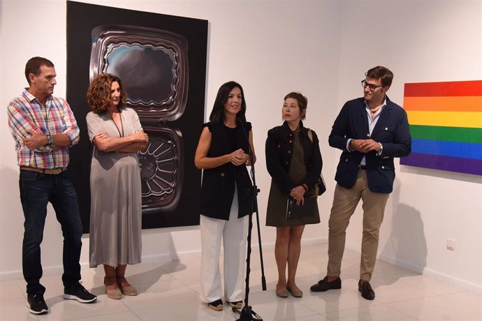 Inauguración de la exposición de la artista Chus García-Fraile que se puede ver en la sala de arte El Brocense de Cáceres