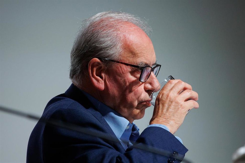 Archivo - El exvicepresidente del Gobierno Alfonso Guerra durante la presentación del libro 'Aquel PSOE. Sueños de una generación', en el Auditorio de la Fundación Francisco Giner de los Ríos, a 20 de junio de 2023, en Madrid (España).