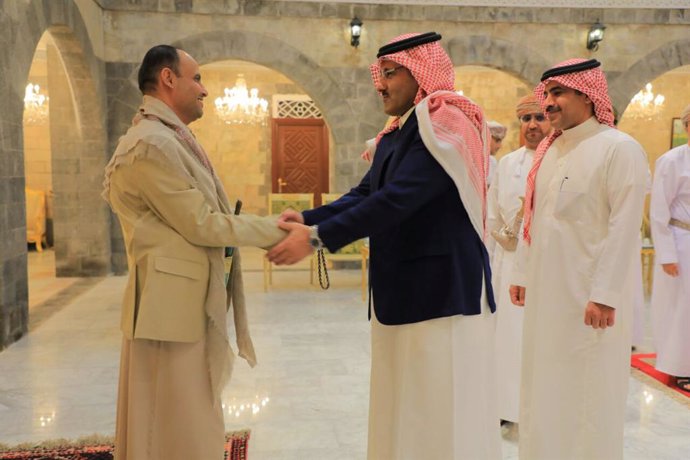 SANAA, April 10, 2023  -- Mahdi al-Mashat (1st L), chairman of the Houthi's political council, meets with Muhammad Al Jaber (2nd L), Saudi ambassador to Yemen, in Sanaa, Yemen, on April 9, 2023. A Saudi delegation arrived in the Yemeni capital here on S