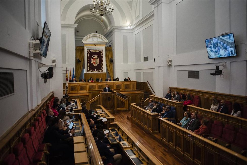 Archivo - El presidente electo de Castilla-La Mancha, Emiliano García-Page, interviene durante su tercer debate de investidura, en las Cortes de Castilla-La Mancha, a 5 de julio de 2023, en Toledo, Castilla-La Mancha (España).