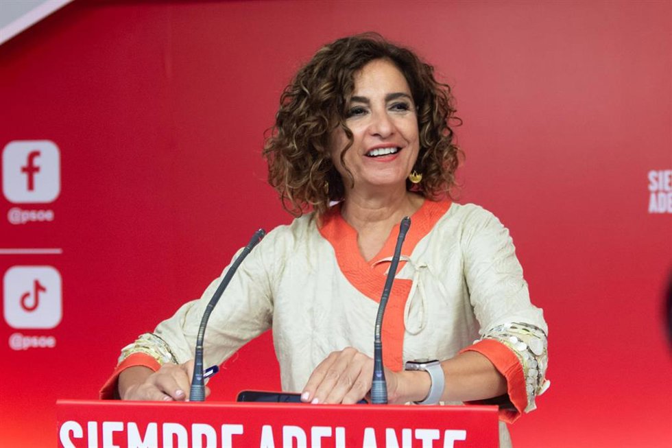 La vicesecretaria general del PSOE y ministra de Hacienda en funciones, María Jesús Montero, ofrece una rueda de prensa tras la reunión de la Comisión Ejecutiva Federal del PSOE, en la sede del PSOE, a 11 de septiembre de 2023, en Madrid (España).