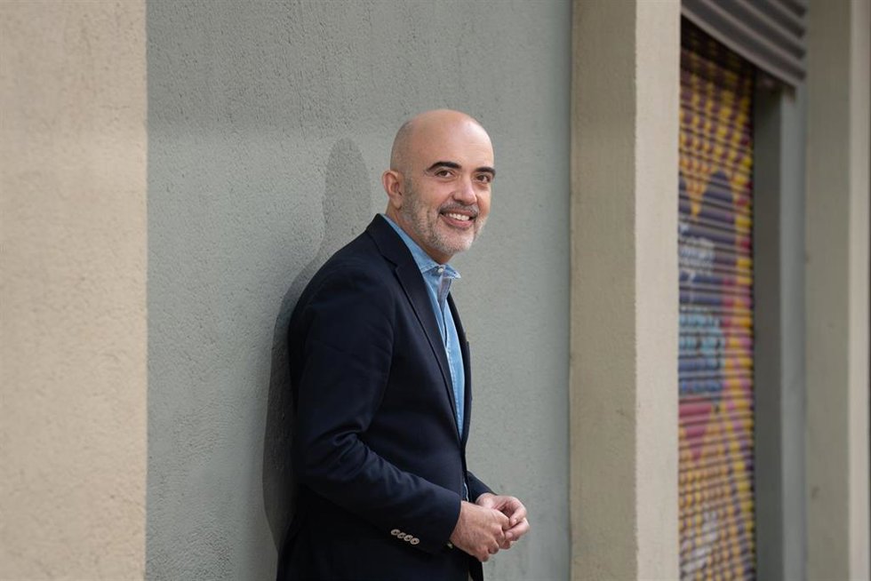 Archivo - El líder del PP en el Ayuntamiento de Barcelona, Daniel Sirera, posa para Europa Press en Sant Antoni, a 30 de junio de 2023, en Barcelona, Catalunya (España)