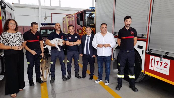 Visita de Diputación de Granada y Ayuntamiento de Almuñécar al Parque de Bomberos sexitano