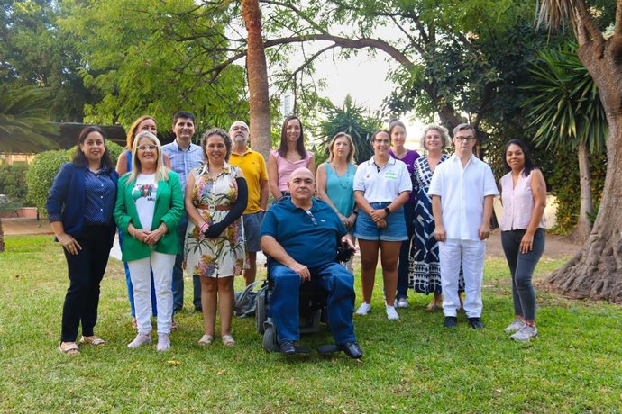 El Hospital Regional de Málaga y asociaciones conmemoran el Día de la Seguridad del Paciente con la campaña 'Asegúra-T'.