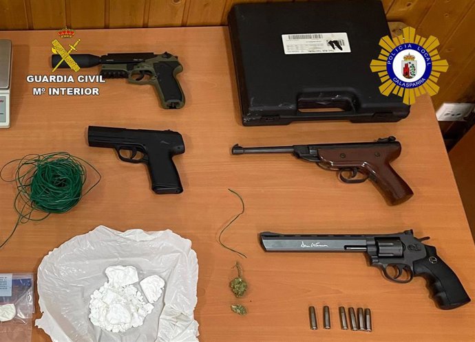 Imagen de efectos incautados en la operación