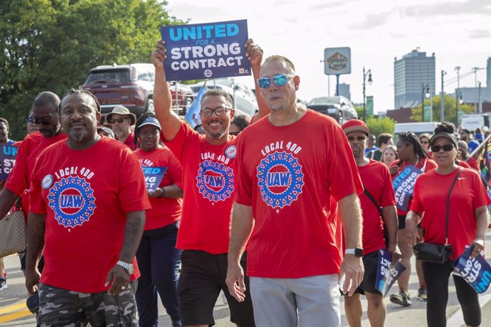 September 4, 2023, Detroit, Michigan, USA: Detroit, Michigan USA - 4 September 2023 - Members of the United Auto Workers join Detroit's Labor Day parade. The UAW's contract with GM, Ford, And Stellantis expires September 14, and the union is fighting fo