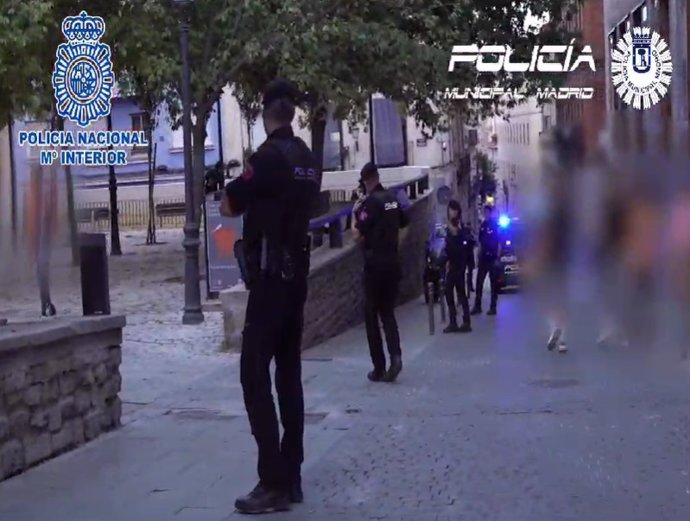 Dos detenidos y 154 identificados en la redada de ayer en Lavapiés