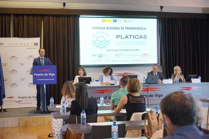 El conselleiro do Mar, Alfonso Villares, en la jornada de presentación de resultados del proyecto PLATICAS, en el puerto de Vigo, a 15 de septiembre de 2023.