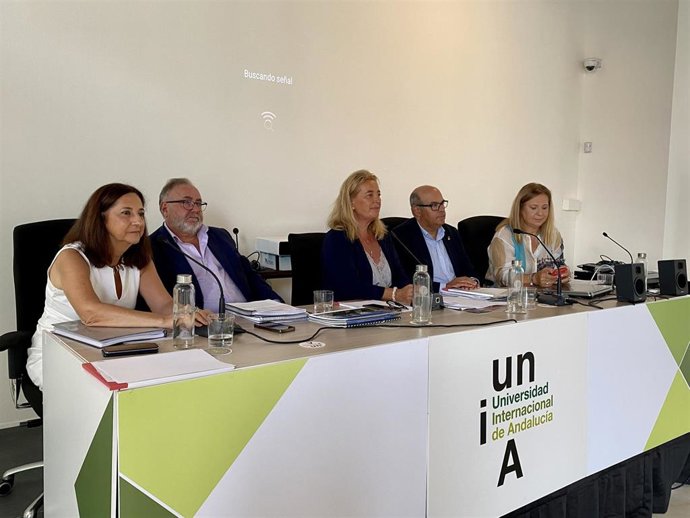 Mesa redonda 'Municipios con una hoja de ruta a 2030' de la UNIA en la sede Tecnológica de Málaga.
