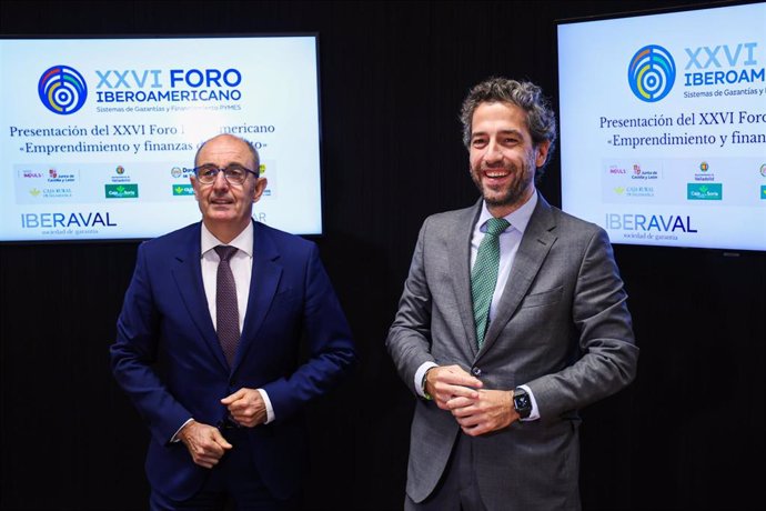 El presidente del Consejo de Administración de Iberaval, César Pontvianne, junto al director general de la SGR, Pedro Pisonero, y actual presidente de la Red REGAR