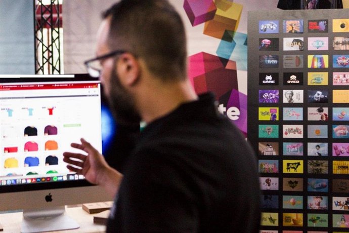 Demostración en la feria de impresión digital C!Print Madrid, en Ifema