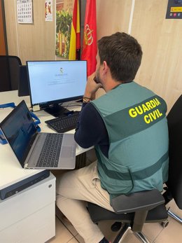 Archivo - Imagen de un agente de la Guardia Civil.