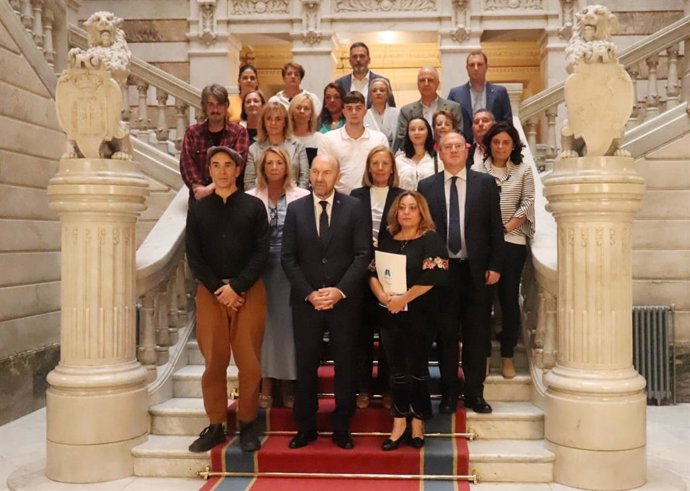 La Junta General acoge un acto promovido por la Asociación Española de Afectados de Cáncer de Pulmón (AEACaP)en el marco de la celebración de la 'Semana Europea de la lucha contra el Cáncer de Pulmón'