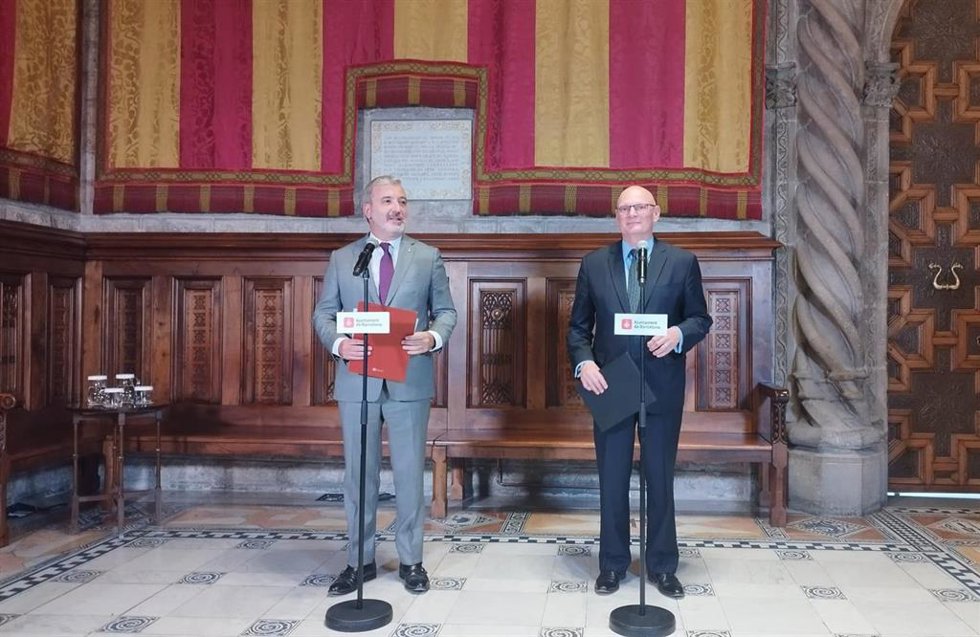 El alcalde de Barcelona, Jaume Collboni, y el ceo de GSMA, John Hoffmann.