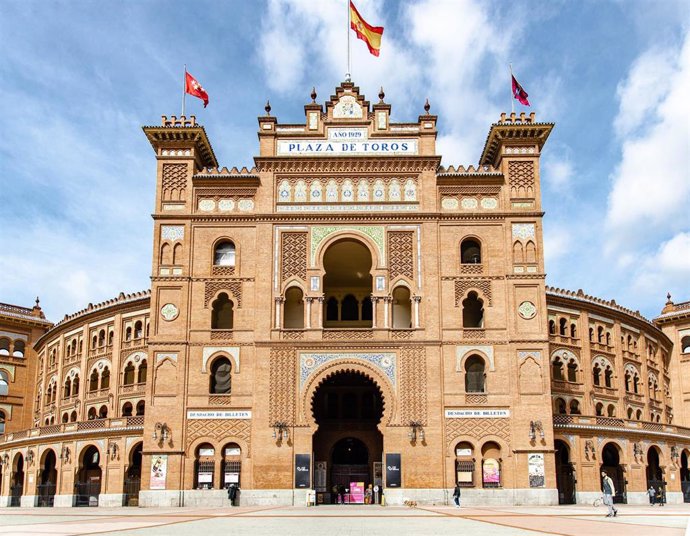 Archivo - Fachada de la plaza de toros de Las Ventas de Madrid, a 7 de marzo de 2023, en Madrid (España). La plaza de toros de Las Ventas es el mayor coso taurino de España. Con 23. 798 espectadores, es la tercera plaza de toros con más aforo del mundo,