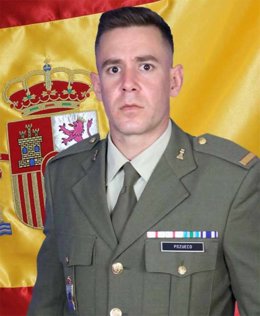 El cabo primero Fernando Eugeonio Martín Pozueco, condecorado con la Cruz del Mérito Militar por su actuación en Villamanta (Madrid) durante las inundaciones de principios de septiembre.