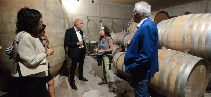 El conseller de Acción Climática, David Mascort, en su visita en el Priorat (Tarragona) de este viernes