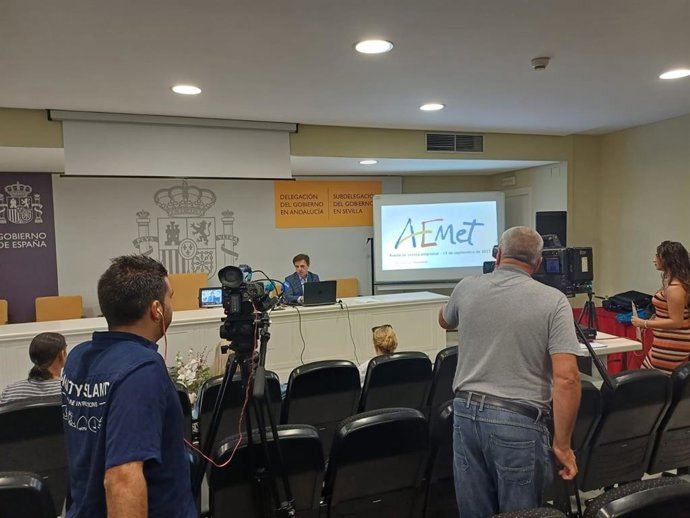 Juan de Dios del Pino, delegado territorial de la Agencia Estatal de Meteorología (Aemet), en rueda de prensa este viernes.