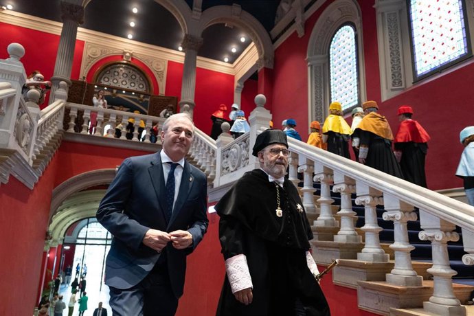 El presidente del Gobierno de Aragón, Jorge Azcón, y el rector de la Universidad de Zaragoza, José Antonio Mayoral.