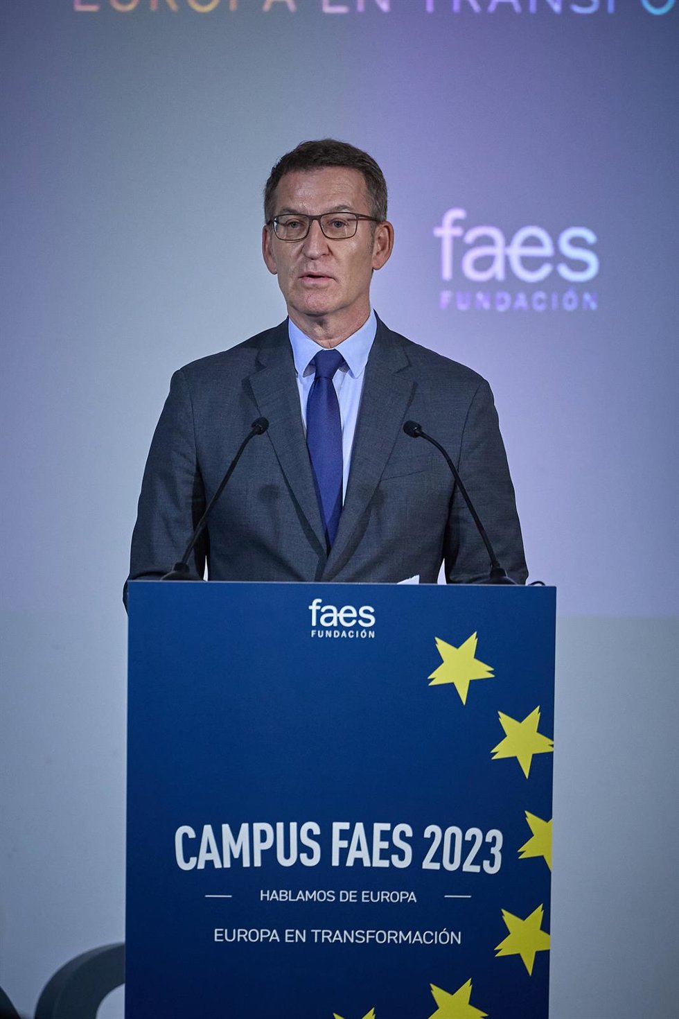 El presidente del Partido Popular, Alberto Núñez Feijóo, interviene durante la clausura del Campus FAES 2023 Europa en transformación, en el Hotel Petit Palace Savoy Alfonso XII, a 15 de septiembre de 2023, en Madrid (España). Las jornadas Campus FAES, 