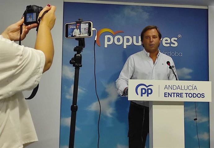 El secretario general del de PP de Andalucía, Antonio Repullo, en la sede de su partido en Córdoba.