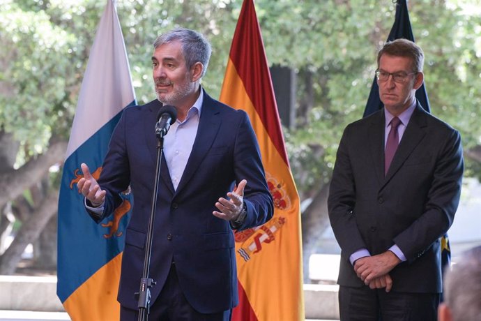 El presidente del Gobierno de Canarias y líder de Coalición Canaria (CC), Fernando Clavijo, durante una rueda de prensa tras su reunión con el presidente nacional del PP y candidato al Gobierno, en la sede de la Presidencia de Santa Cruz de Tenerife