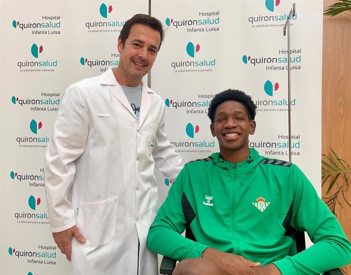 El doctor García Mendoza con Ibrahim Magassa